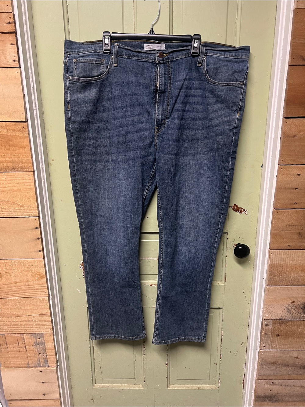 Signature by Levi Strauss Men's Straight Jeans in Medium Blue Wash 46x30